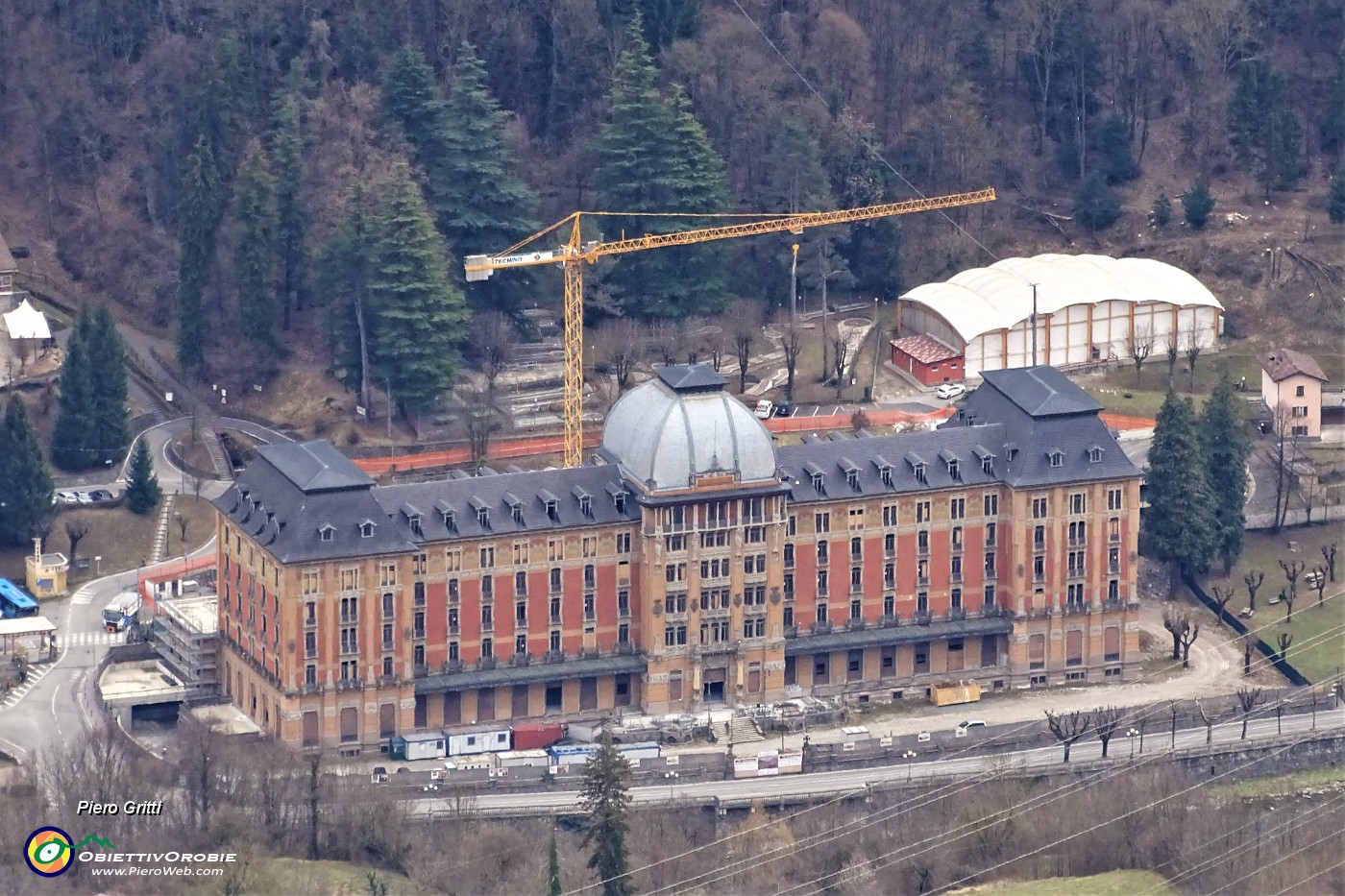 69 Zoom dal Molinasco sul Grand Hotel di S. Pellegrino Terme.JPG